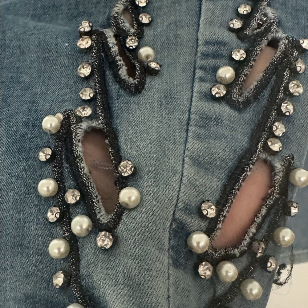 Chic Blue Skinny Jeans with Embellishments